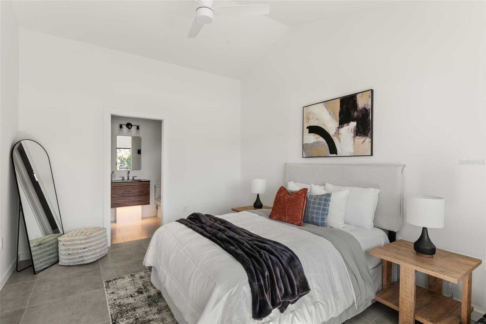 Image 29 of 39 For 870 Carver Street A