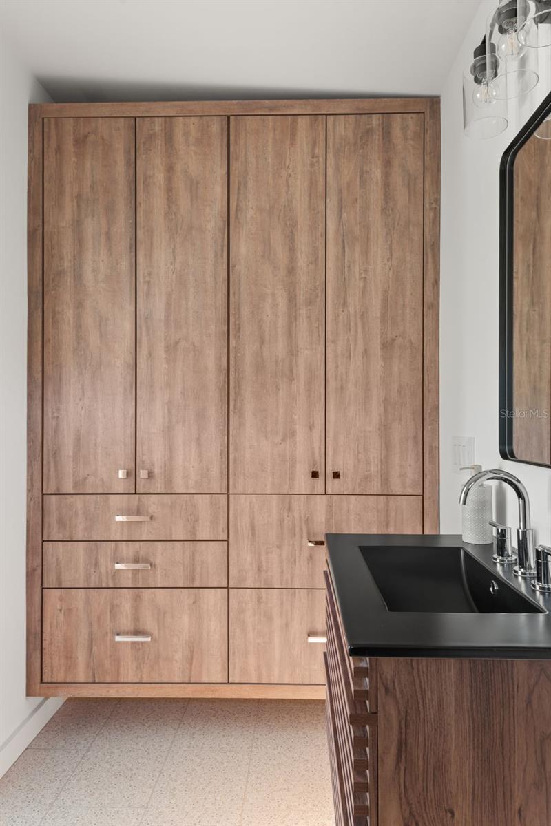 Image 34 of 39 For 870 Carver Street A