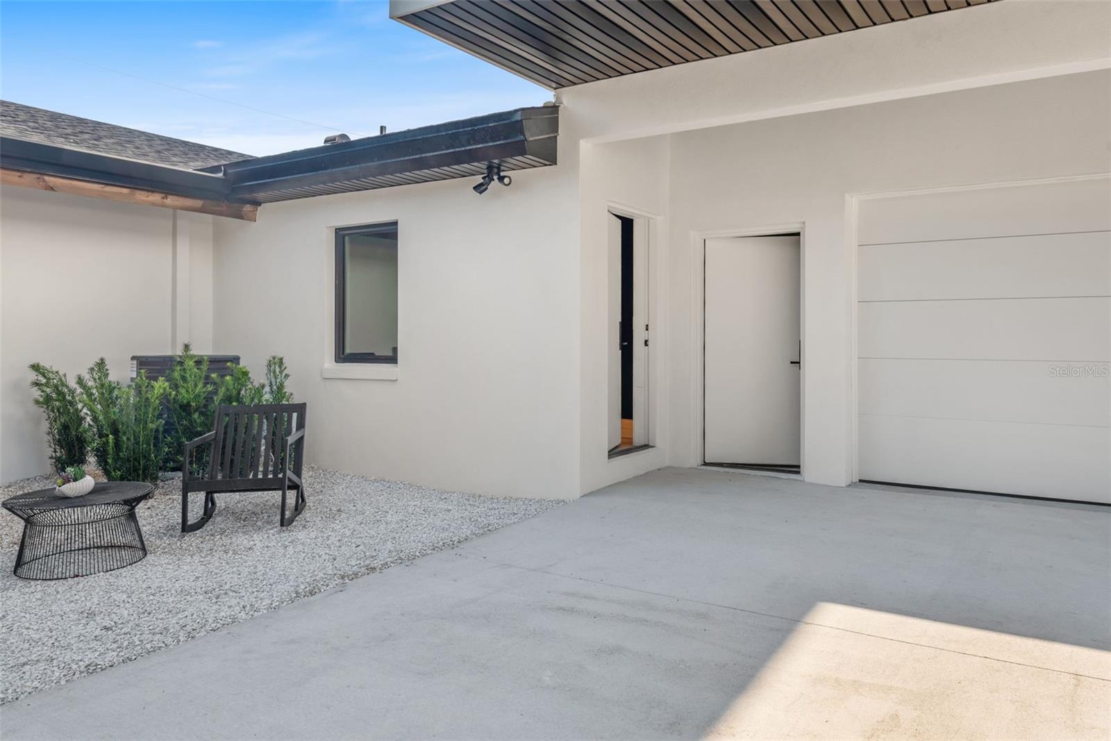 Image 36 of 39 For 870 Carver Street A