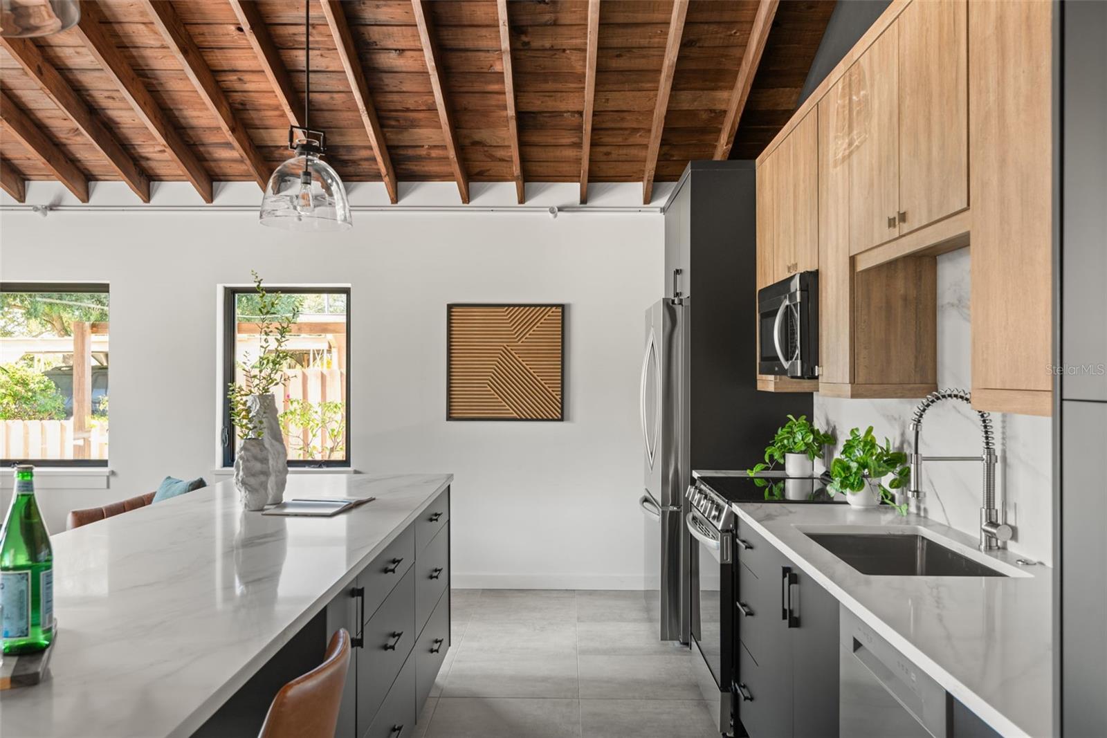 Image 7 of 39 For 870 Carver Street A