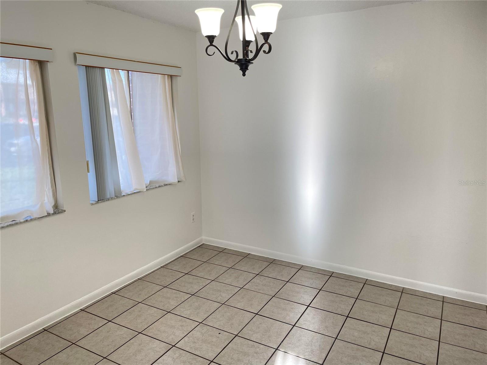 Image 6 of 14 For 2352 Huntington Green Court 7