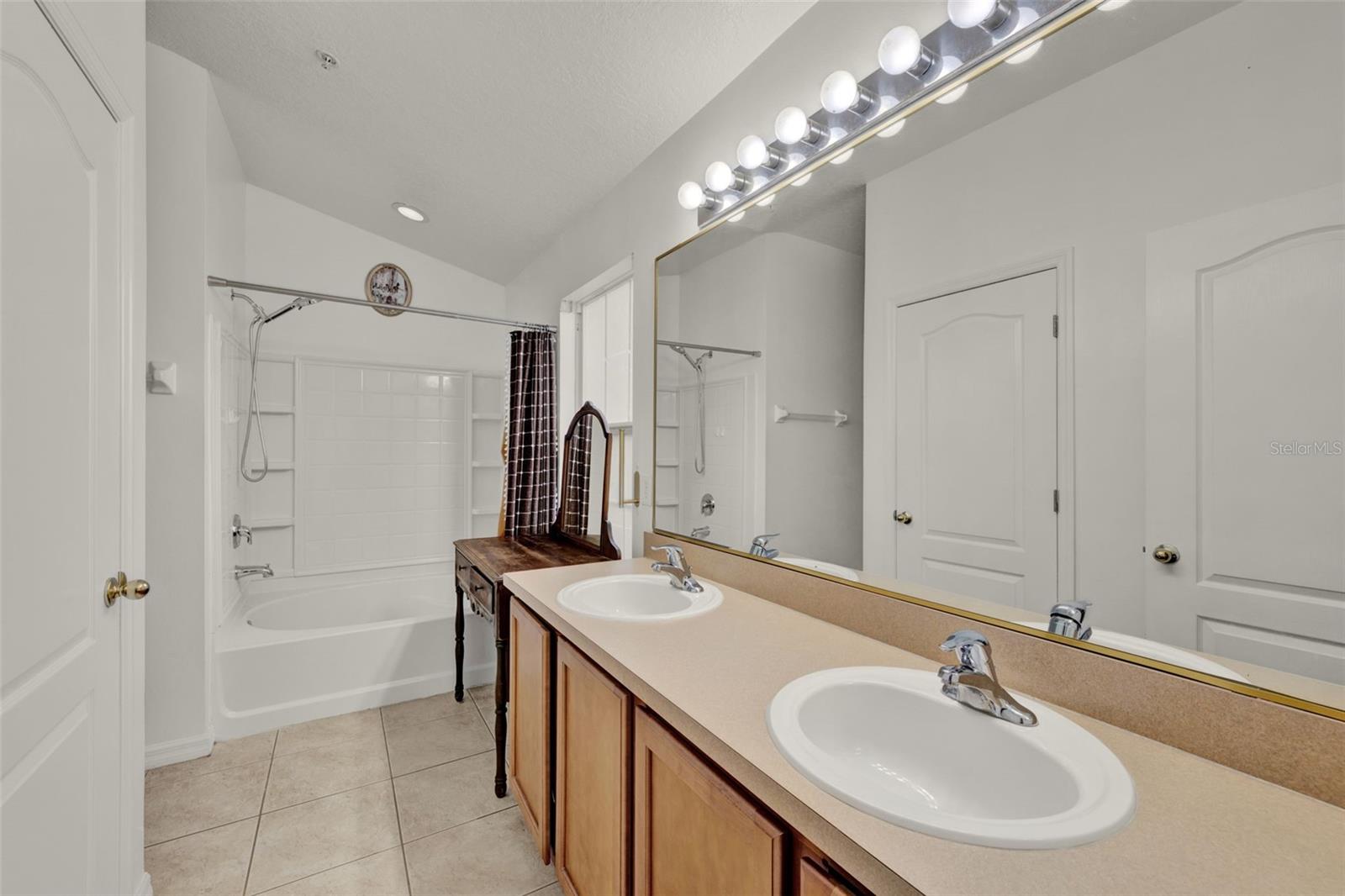 Image 8 of 21 For 529 Climbing Ivy Court C