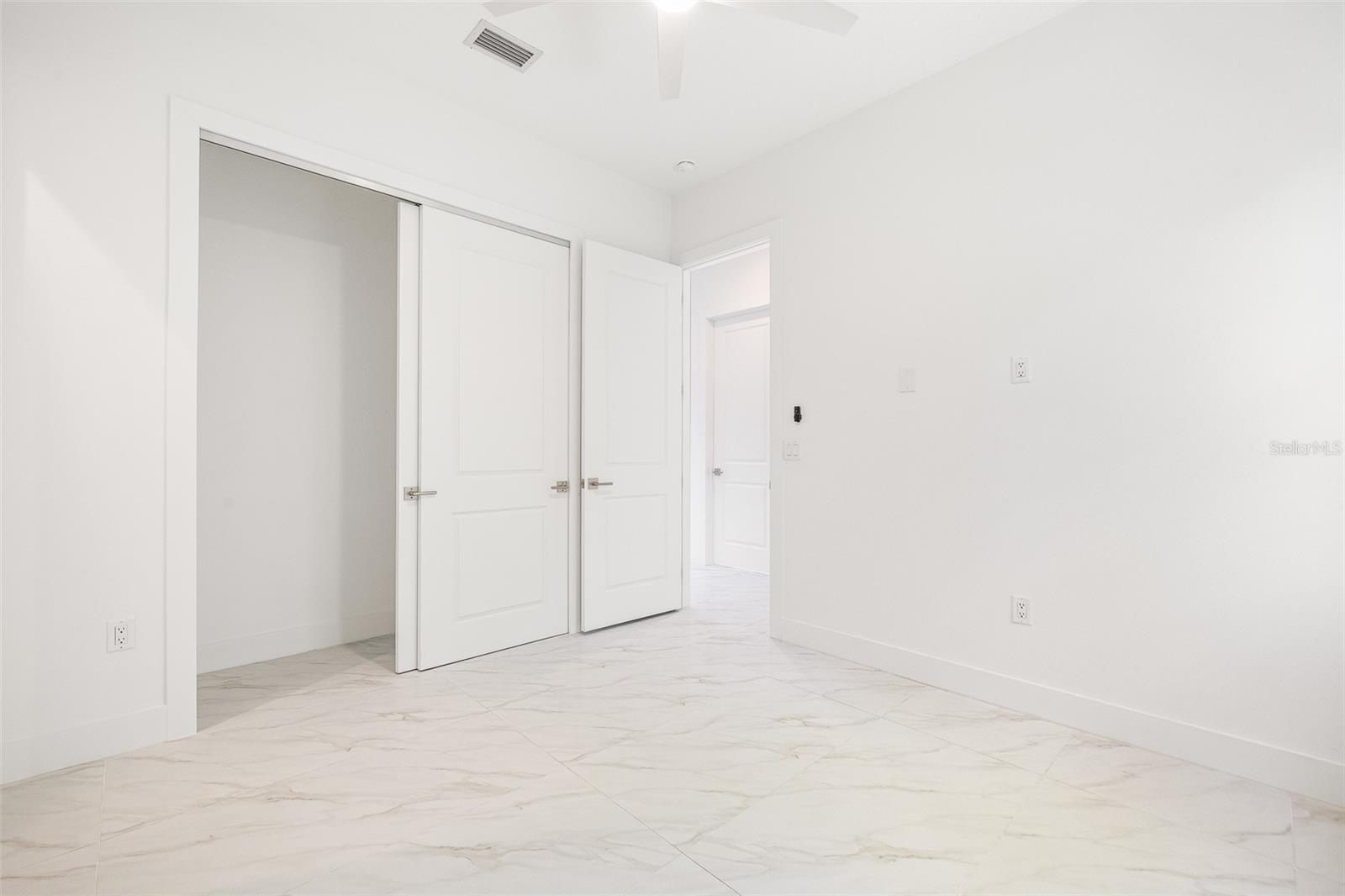 Image 12 of 66 For 4528 Yorkshire Lane