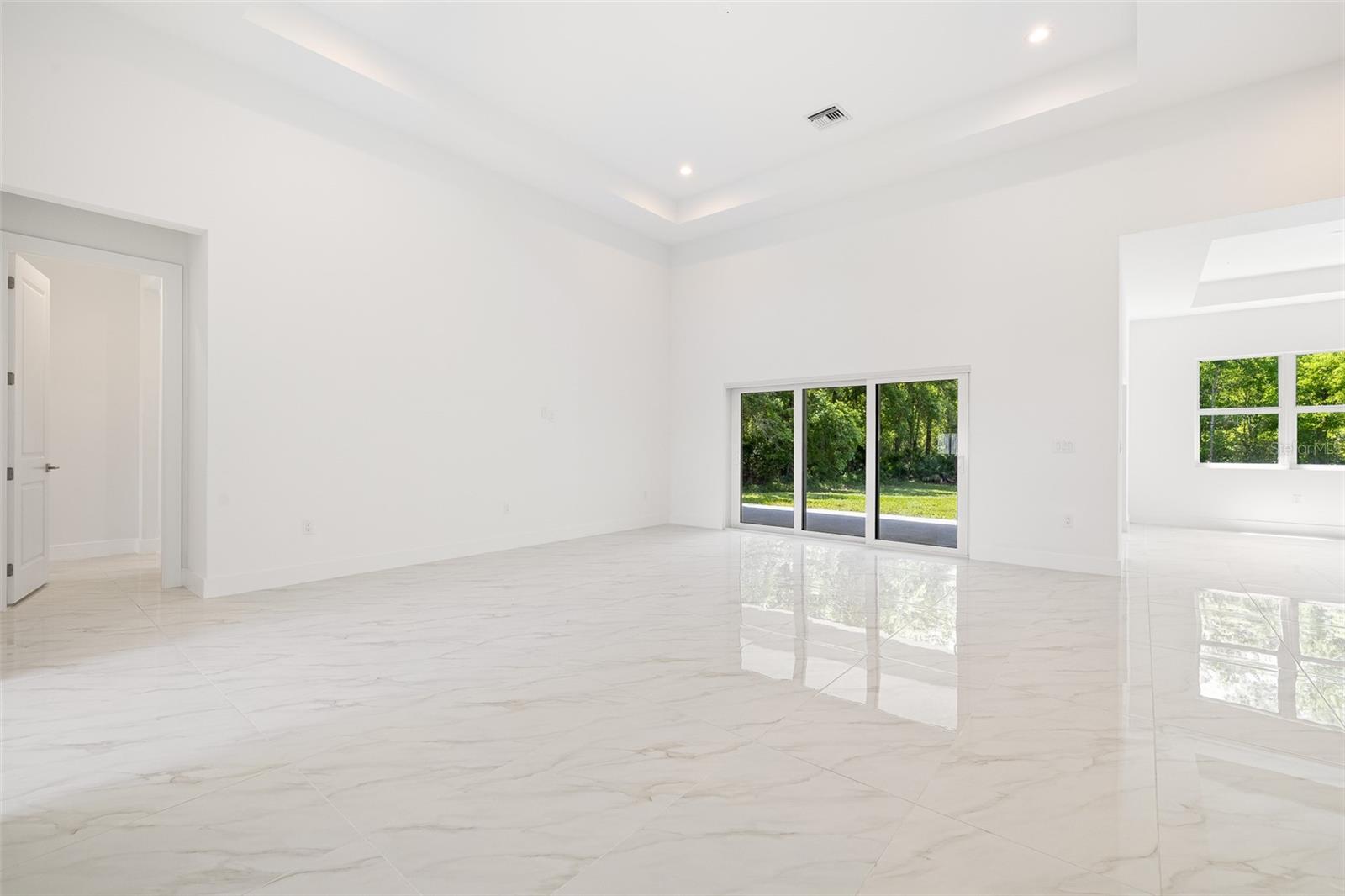 Image 21 of 66 For 4528 Yorkshire Lane