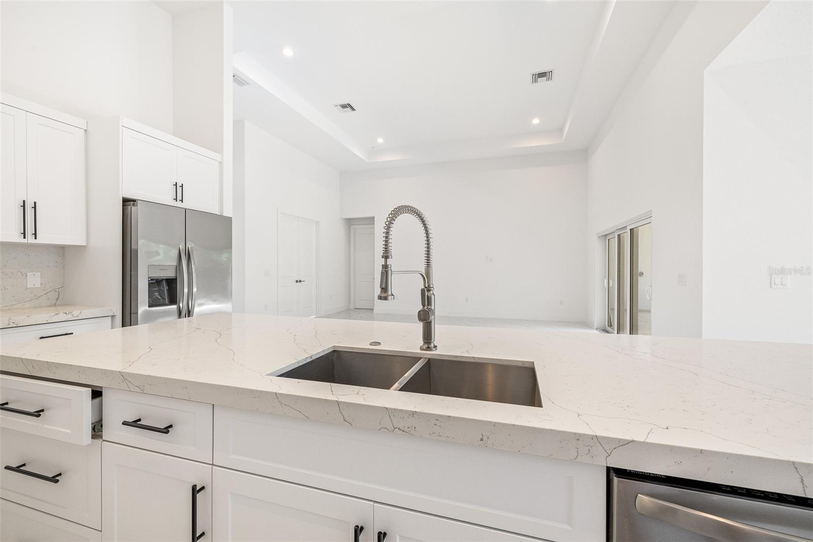 Image 23 of 66 For 4528 Yorkshire Lane