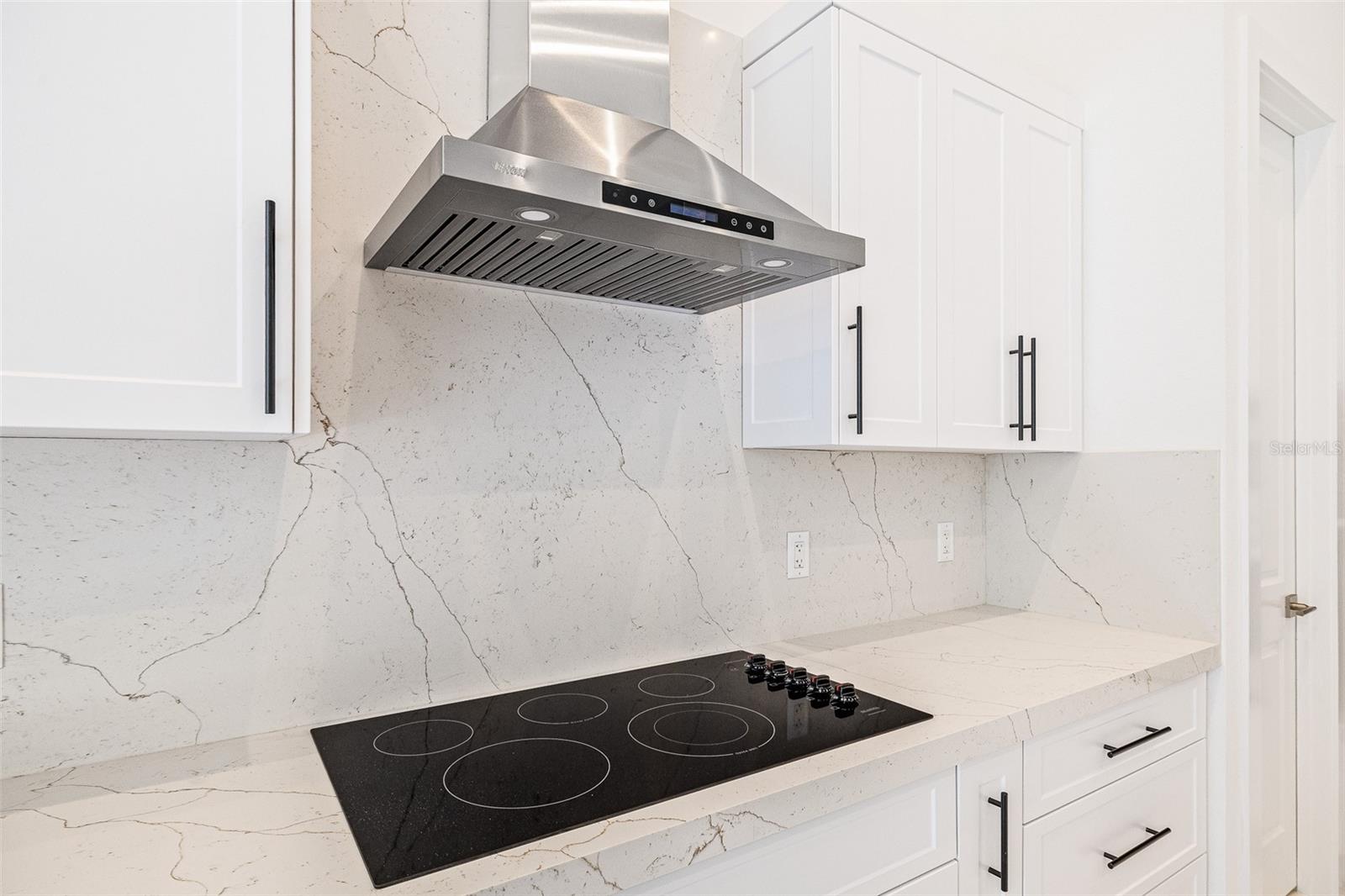 Image 26 of 66 For 4528 Yorkshire Lane