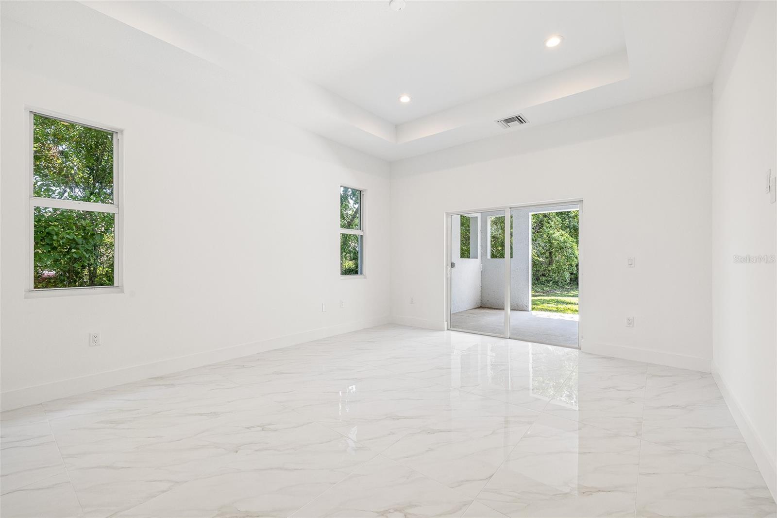 Image 34 of 66 For 4528 Yorkshire Lane