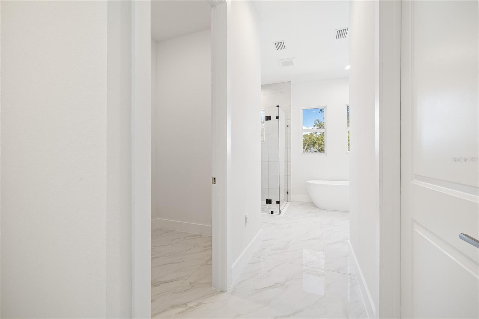 Image 39 of 66 For 4528 Yorkshire Lane