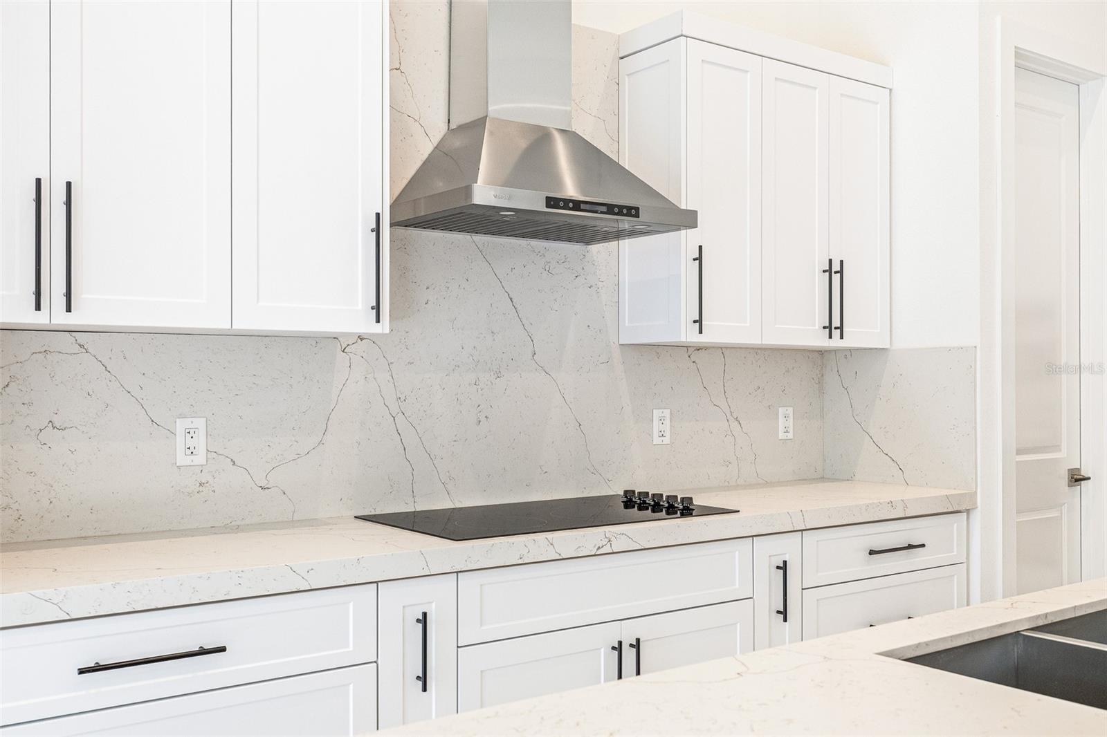 Image 4 of 66 For 4528 Yorkshire Lane