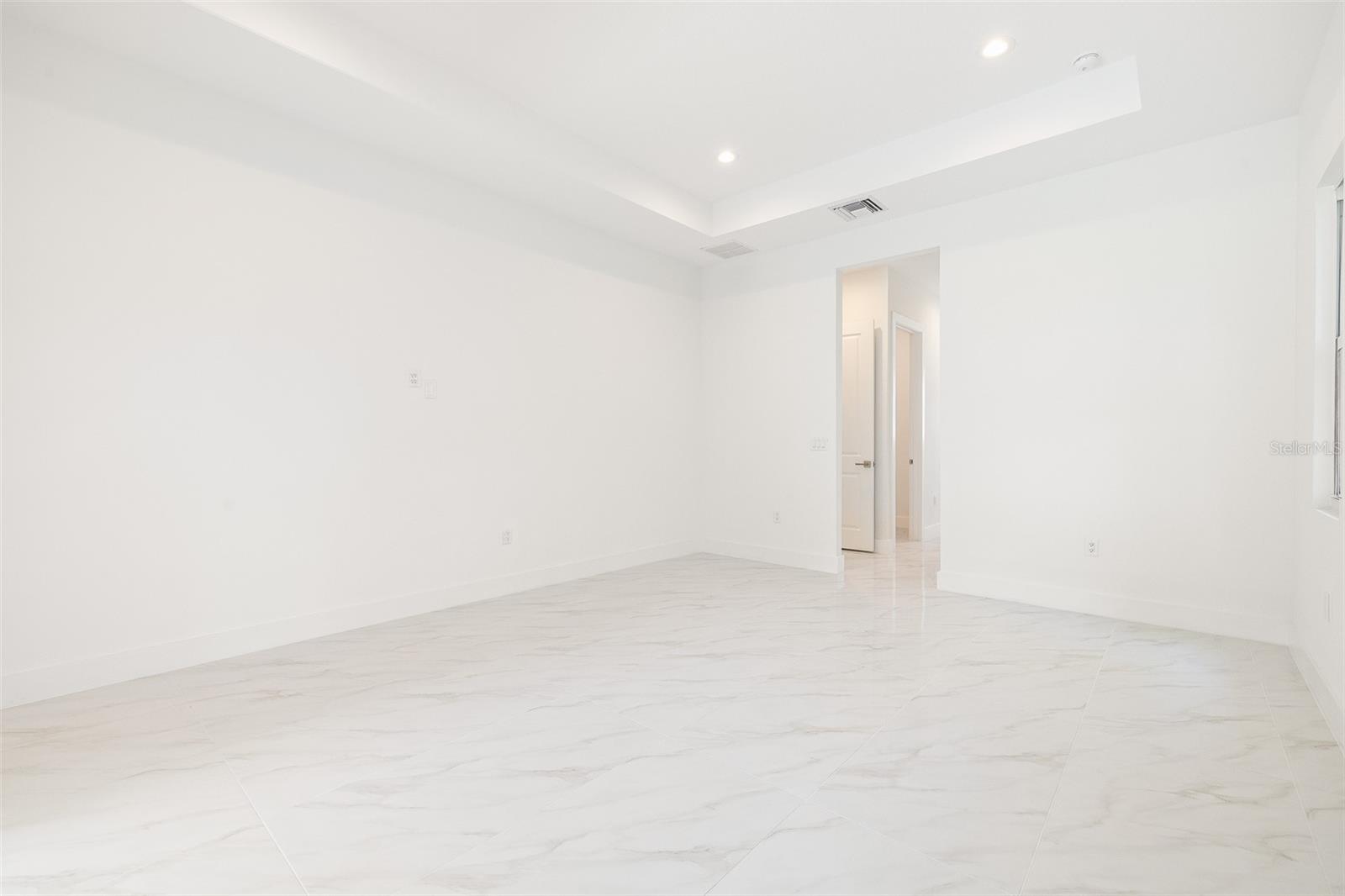 Image 41 of 66 For 4528 Yorkshire Lane