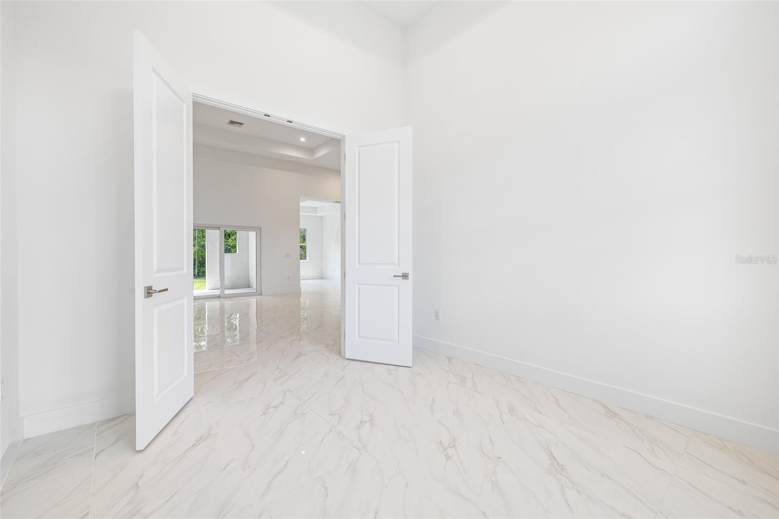 Image 7 of 66 For 4528 Yorkshire Lane