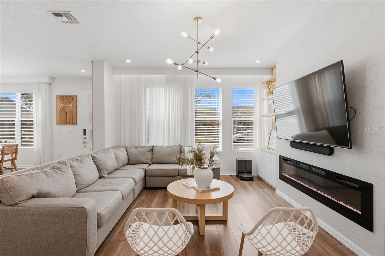 Image 18 of 40 For 16126 Parkwyn Street