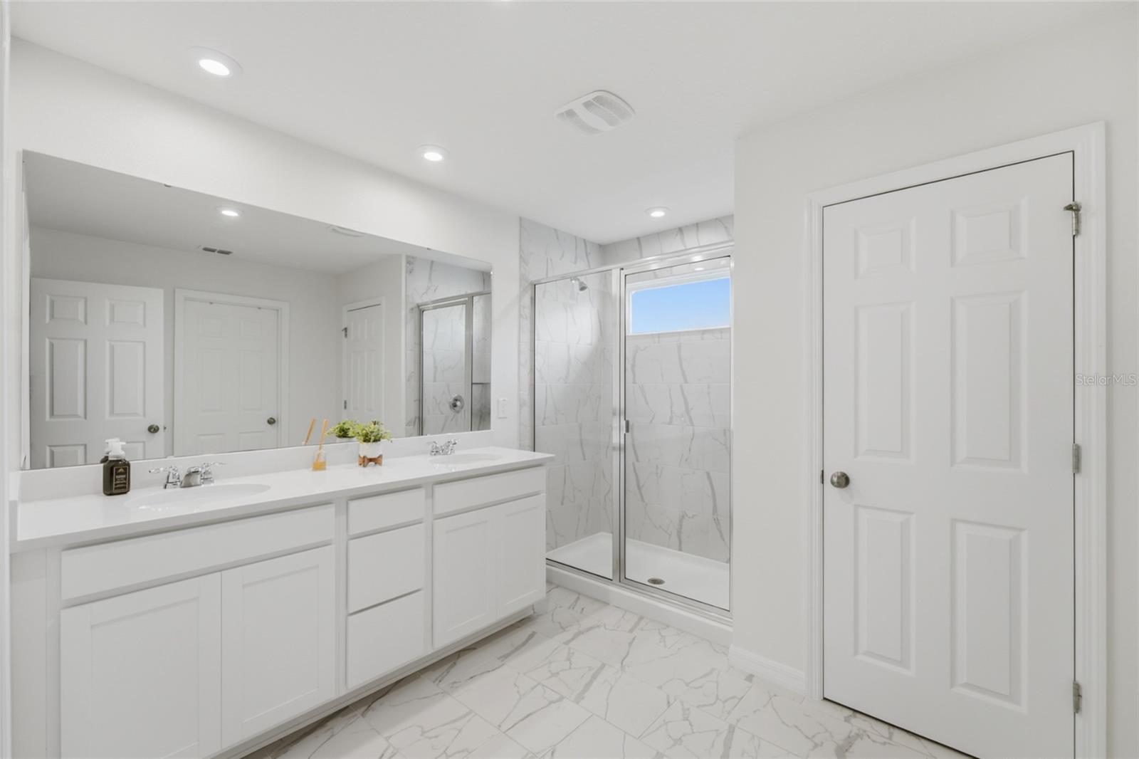 Image 28 of 40 For 16126 Parkwyn Street