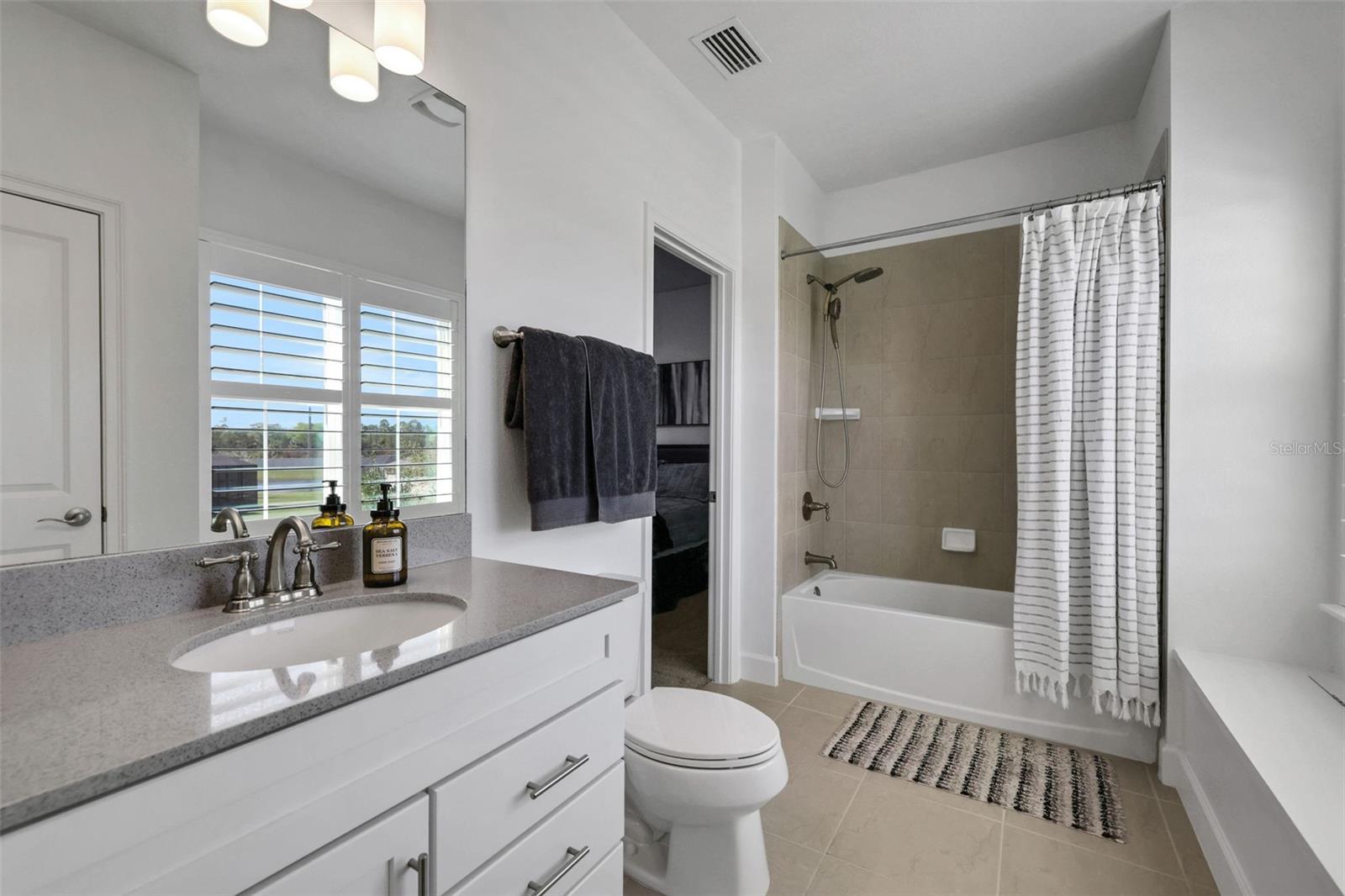 Image 34 of 56 For 6226 Fallsgrove Lane