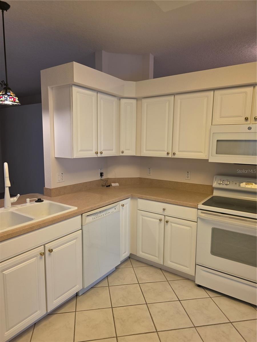 Image 18 of 42 For 2282 Fenton Avenue