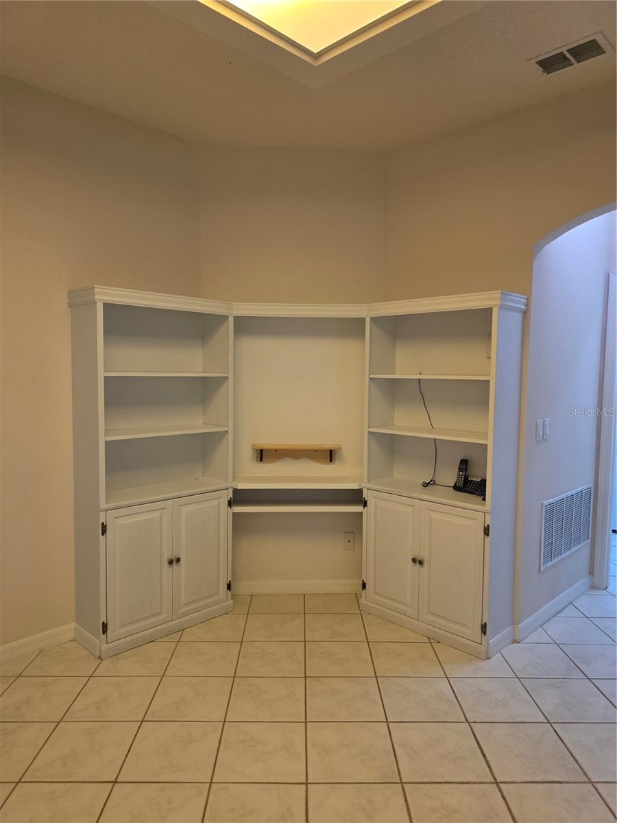 Image 20 of 42 For 2282 Fenton Avenue