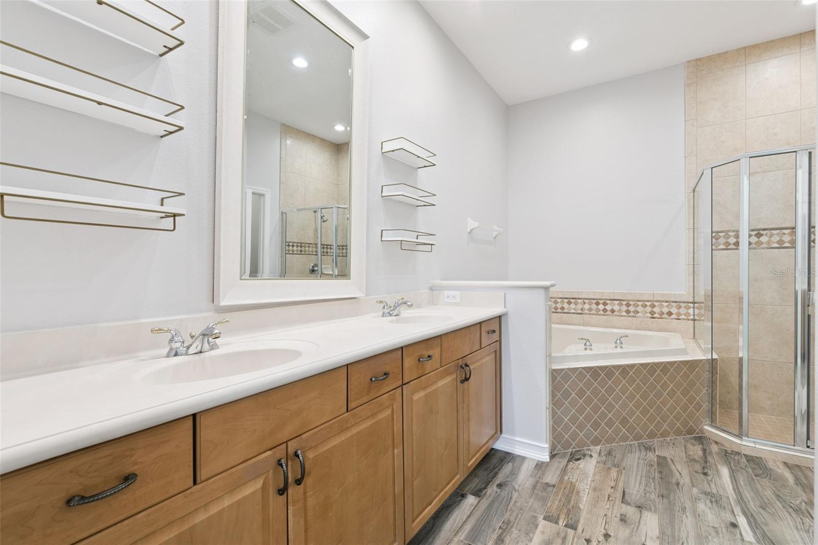 Image 17 of 35 For 8760 The Esplanade 51