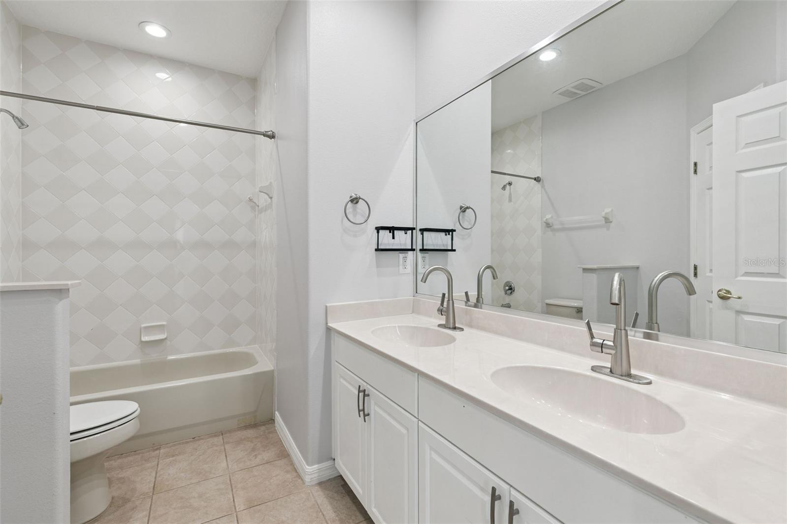 Image 25 of 35 For 8760 The Esplanade 51