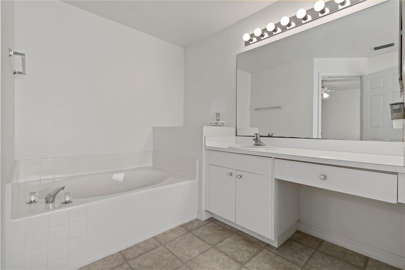 Image 36 of 49 For 7606 Fringe Place