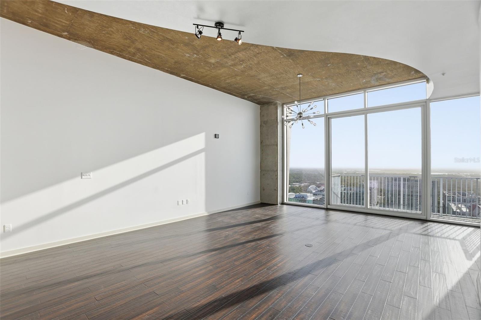 Image 10 of 44 For 155 Court Avenue 2903