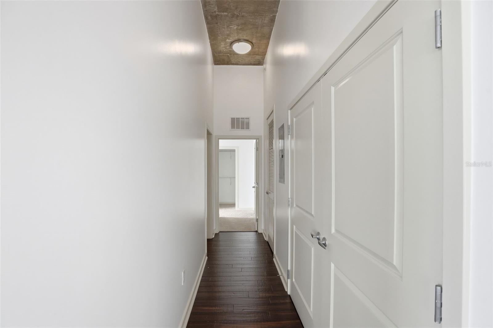 Image 12 of 44 For 155 Court Avenue 2903