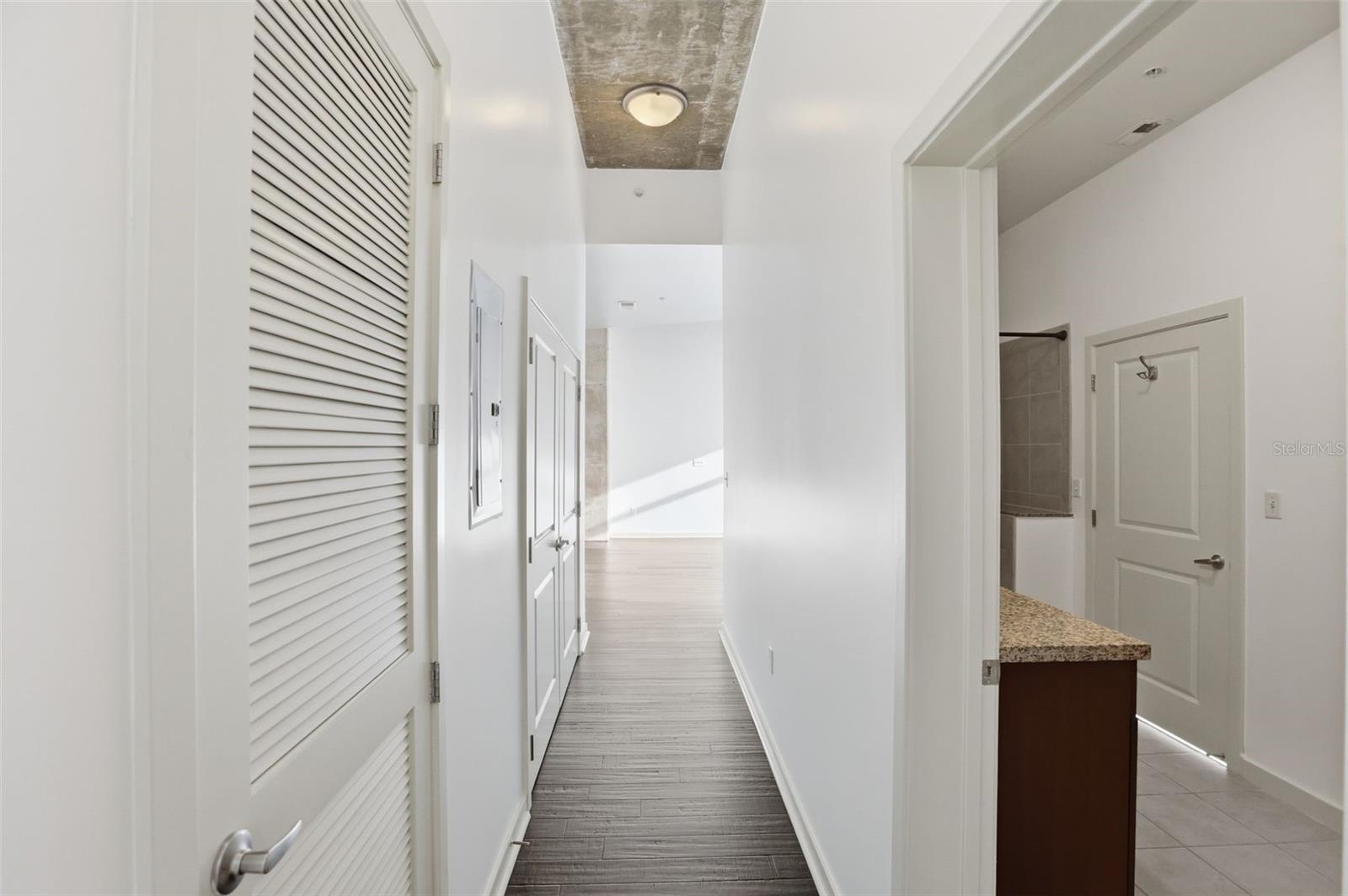 Image 14 of 44 For 155 Court Avenue 2903