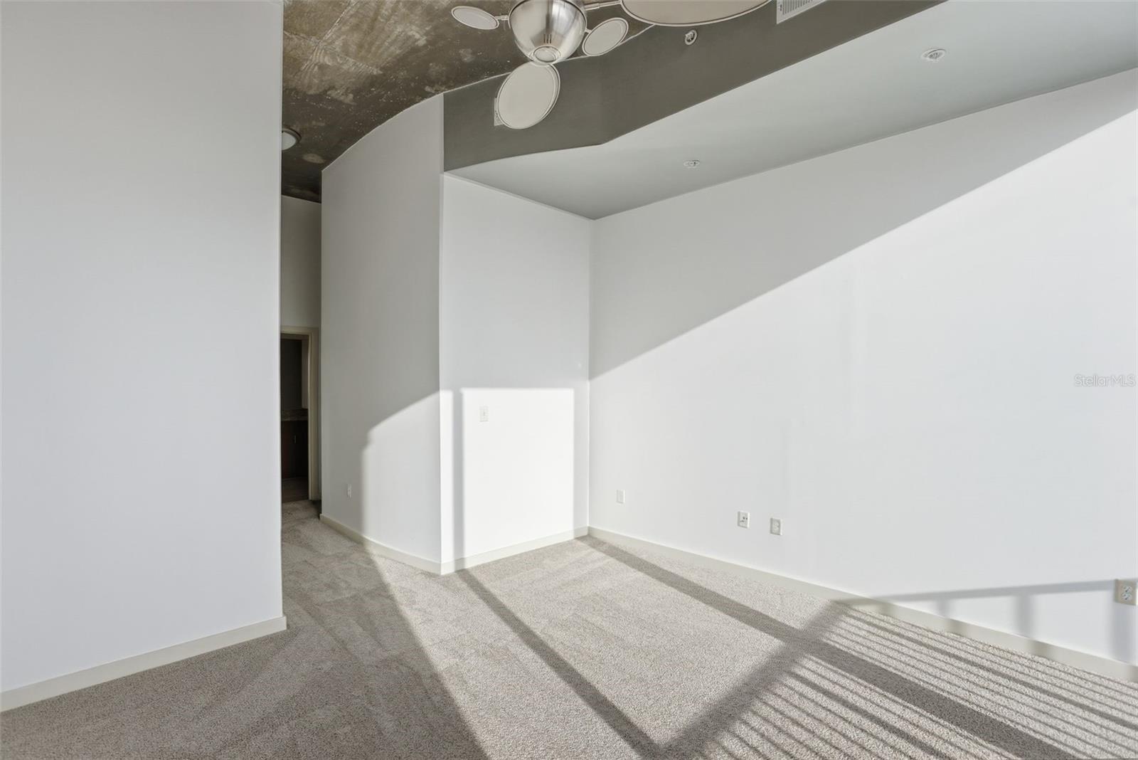 Image 15 of 44 For 155 Court Avenue 2903