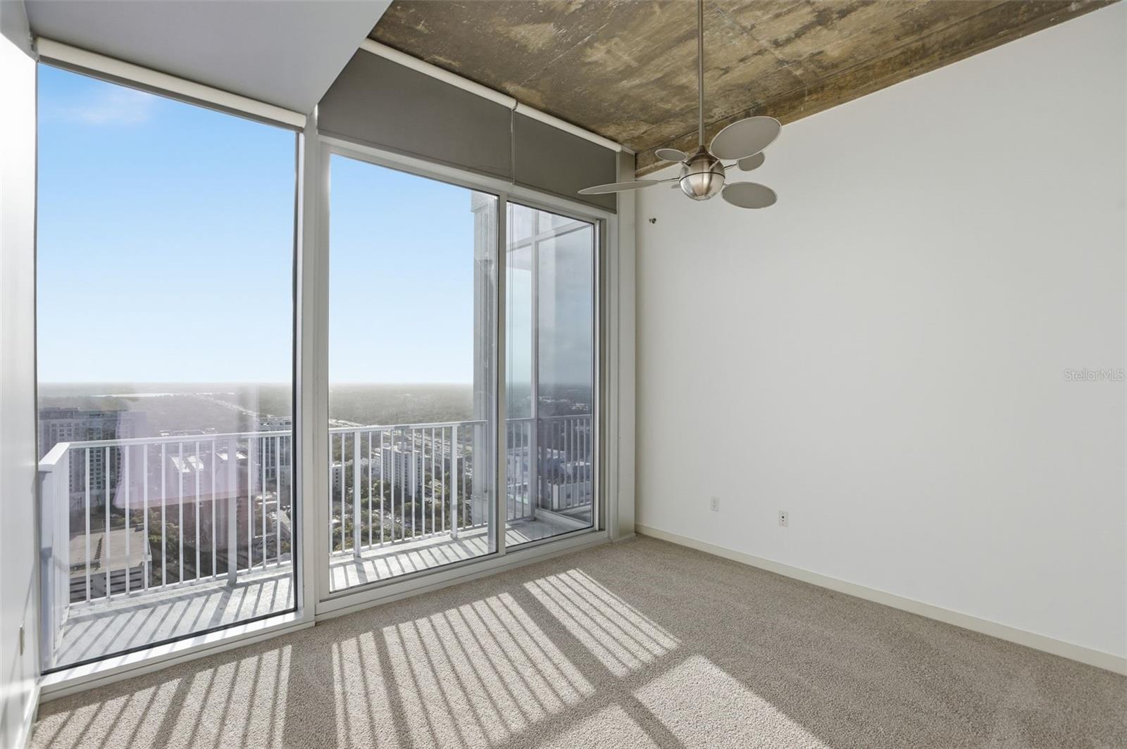 Image 16 of 44 For 155 Court Avenue 2903