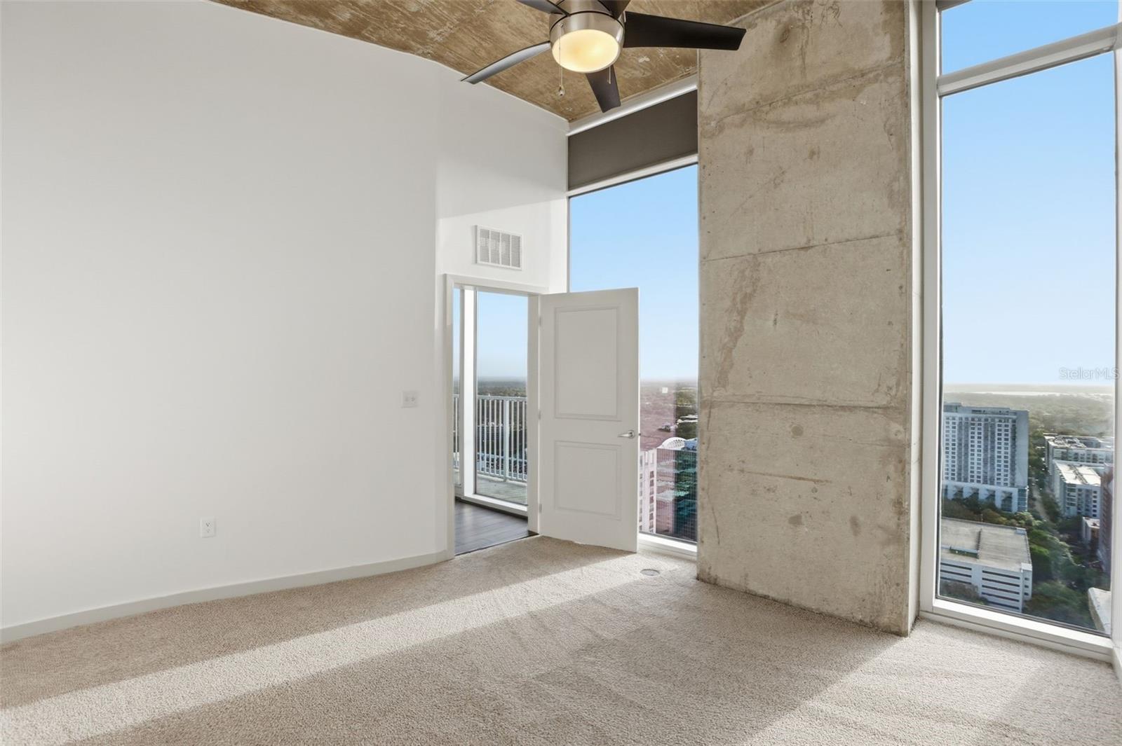 Image 21 of 44 For 155 Court Avenue 2903