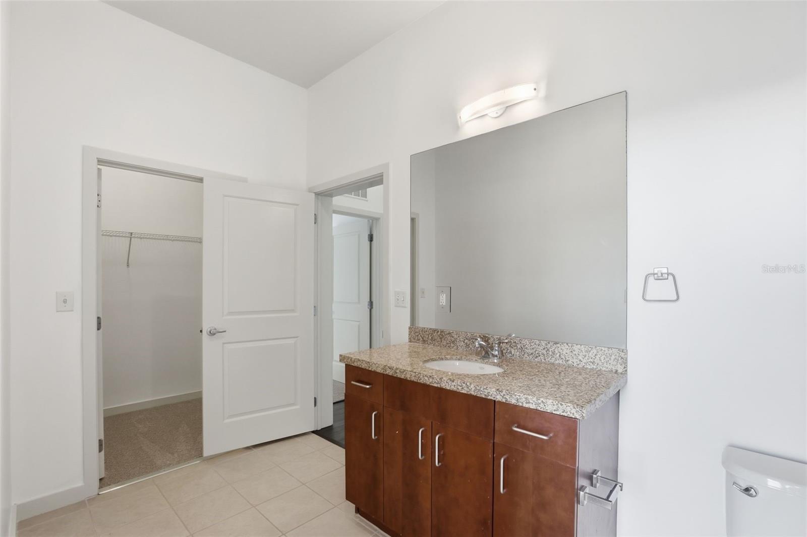 Image 23 of 44 For 155 Court Avenue 2903