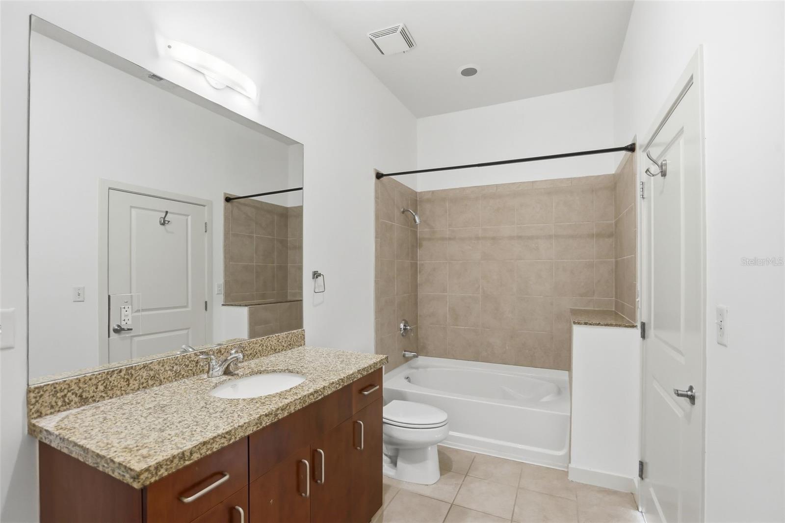 Image 24 of 44 For 155 Court Avenue 2903