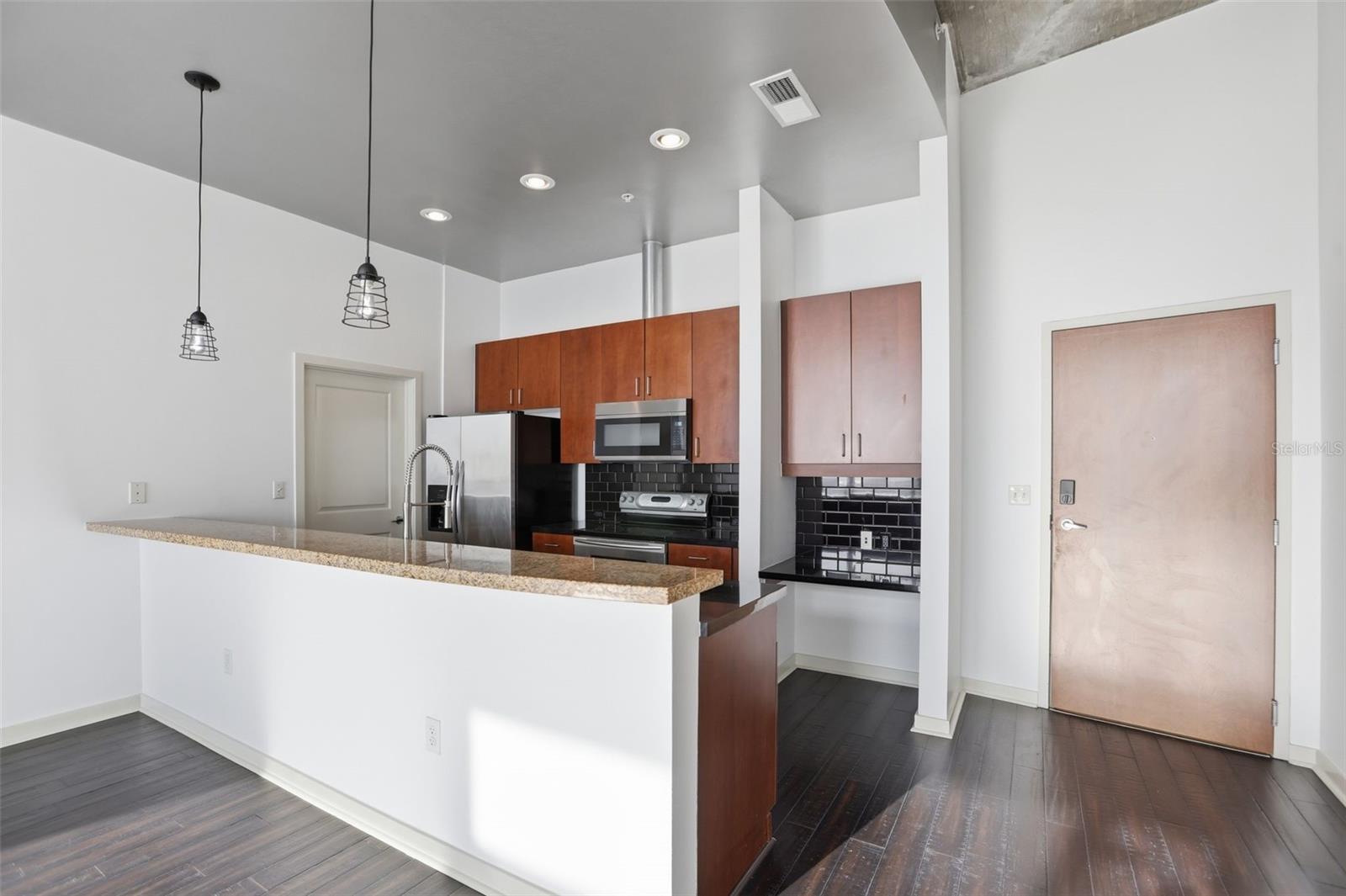 Image 3 of 44 For 155 Court Avenue 2903