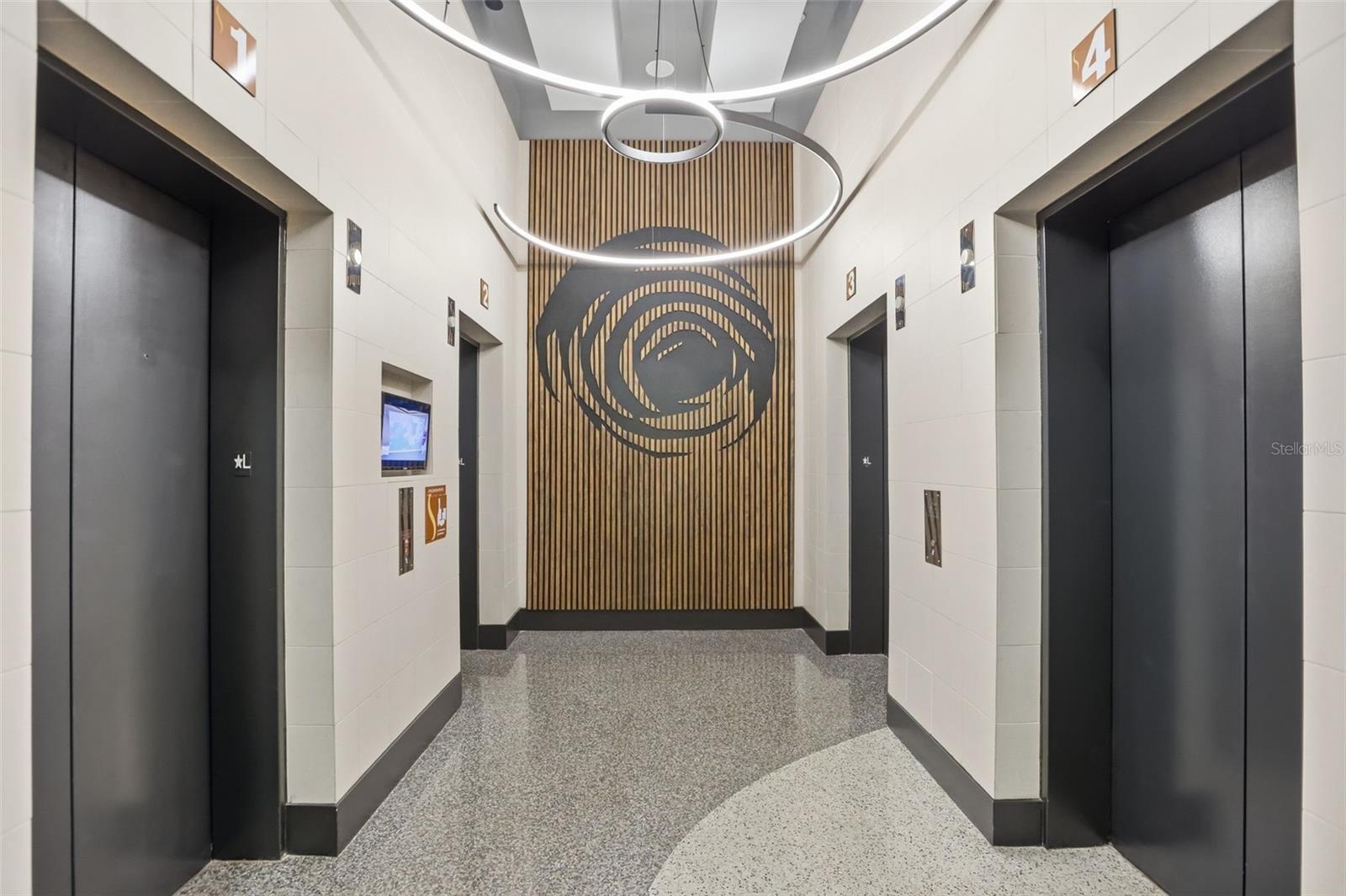 Image 34 of 44 For 155 Court Avenue 2903