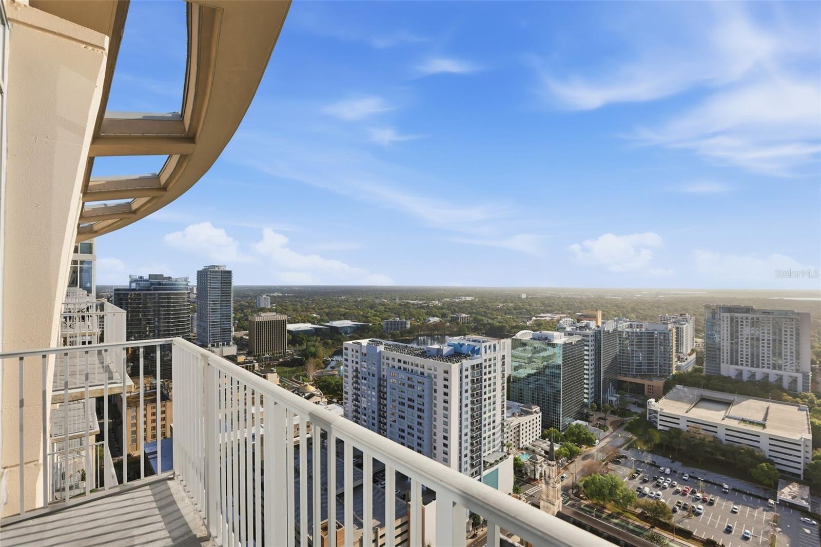 Image 35 of 44 For 155 Court Avenue 2903