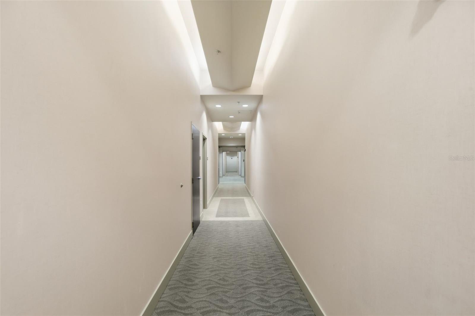 Image 36 of 44 For 155 Court Avenue 2903