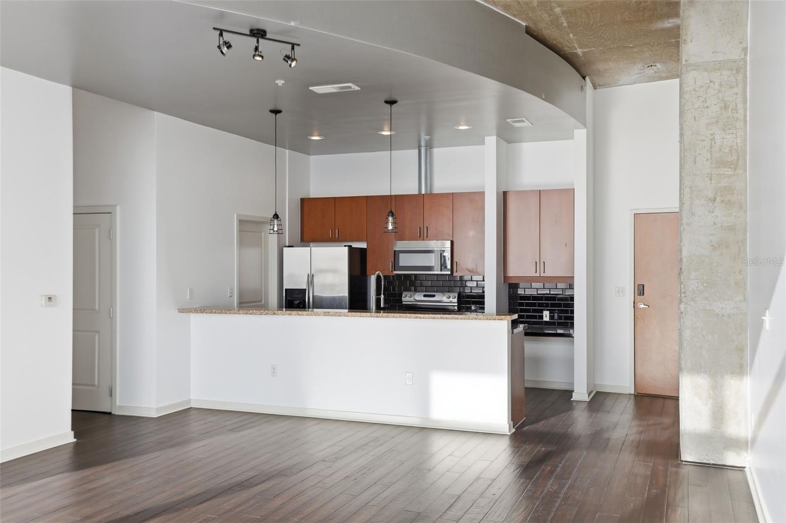 Image 5 of 44 For 155 Court Avenue 2903