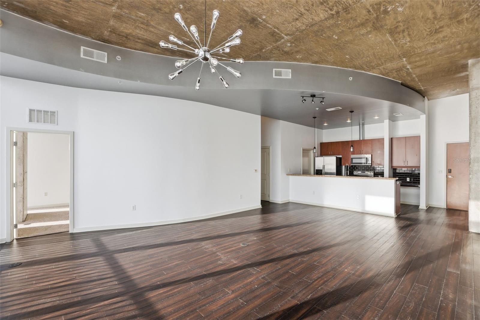 Image 7 of 44 For 155 Court Avenue 2903