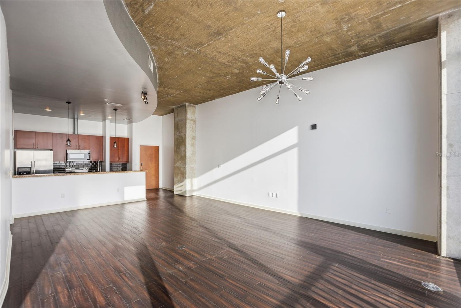 Image 8 of 44 For 155 Court Avenue 2903