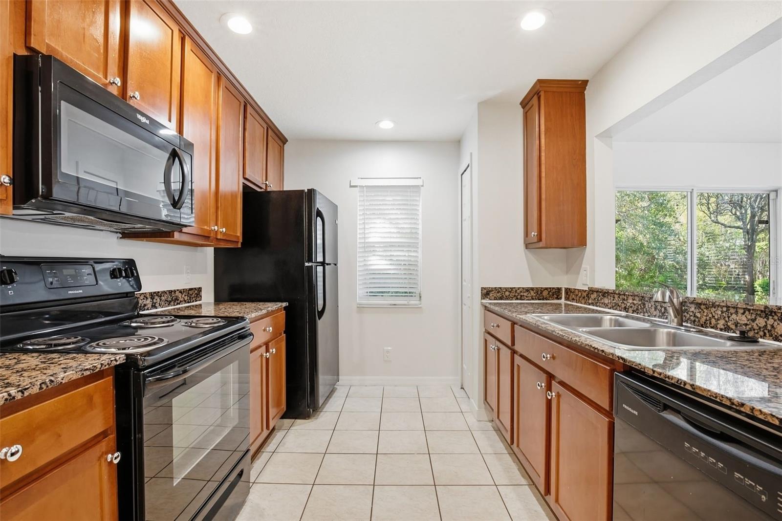 Listing photo id 9 for 9620 Charlesberg Drive 9