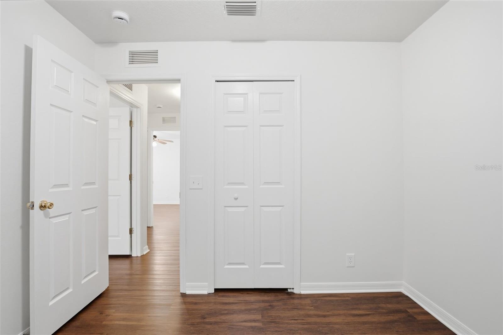 Listing photo id 14 for 9620 Charlesberg Drive 9