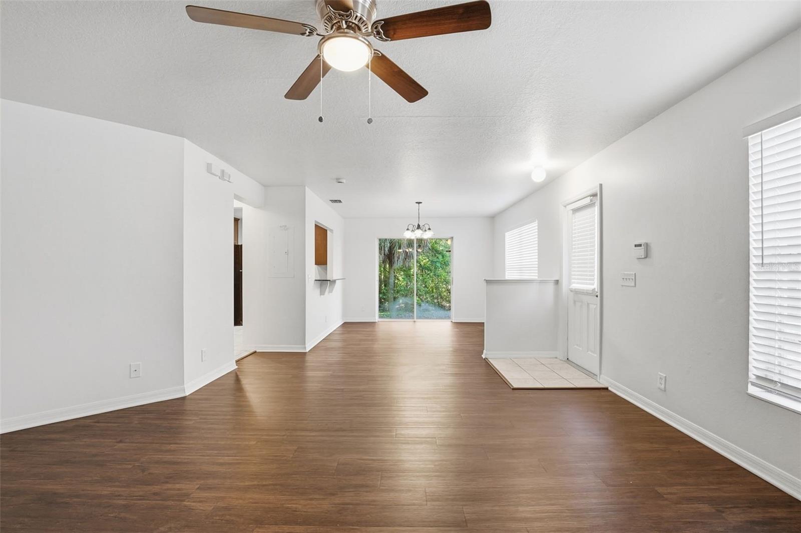 Listing photo id 0 for 9620 Charlesberg Drive 9