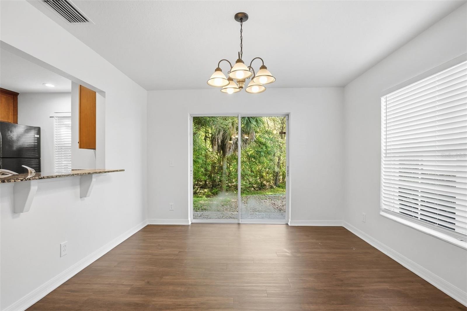 Listing photo id 4 for 9620 Charlesberg Drive 9