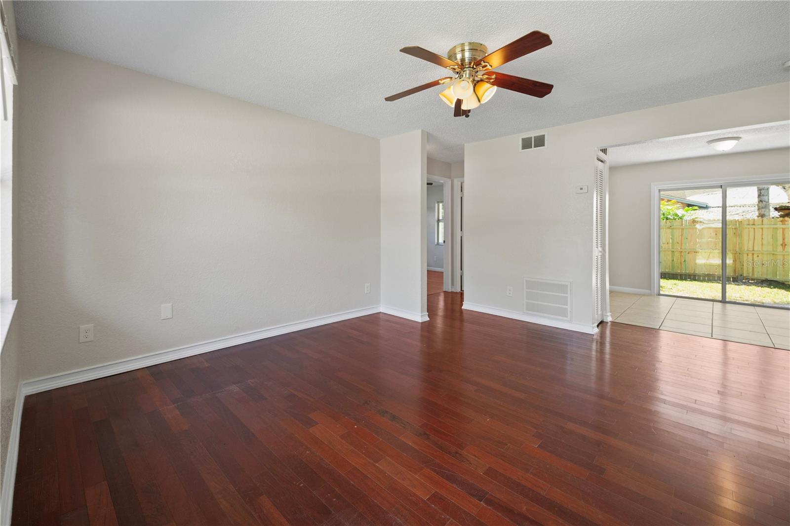 Image 13 of 26 For 400 Montana Avenue