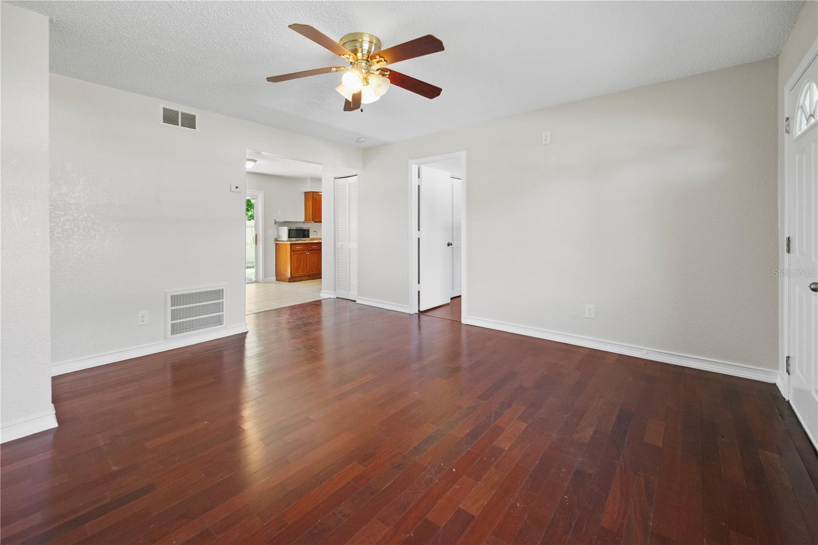 Image 7 of 26 For 400 Montana Avenue