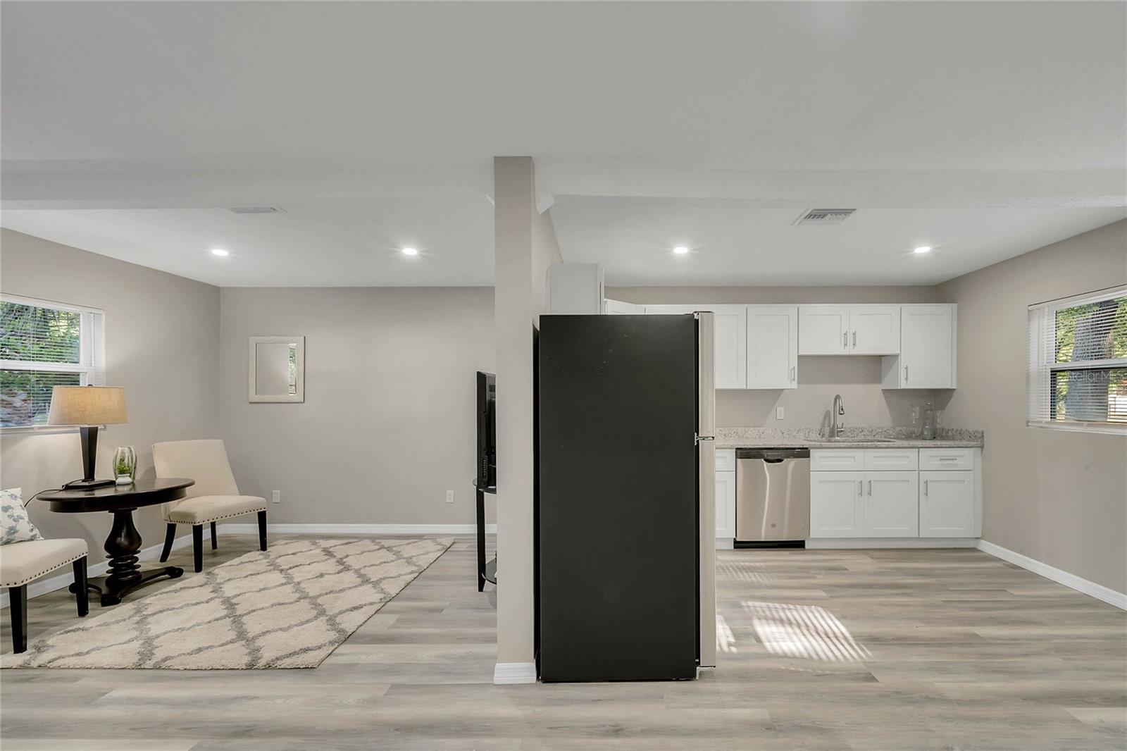 Image 4 of 14 For 1719 3rd Street B