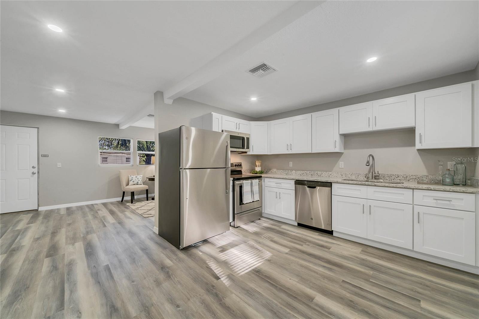 Image 5 of 14 For 1719 3rd Street B