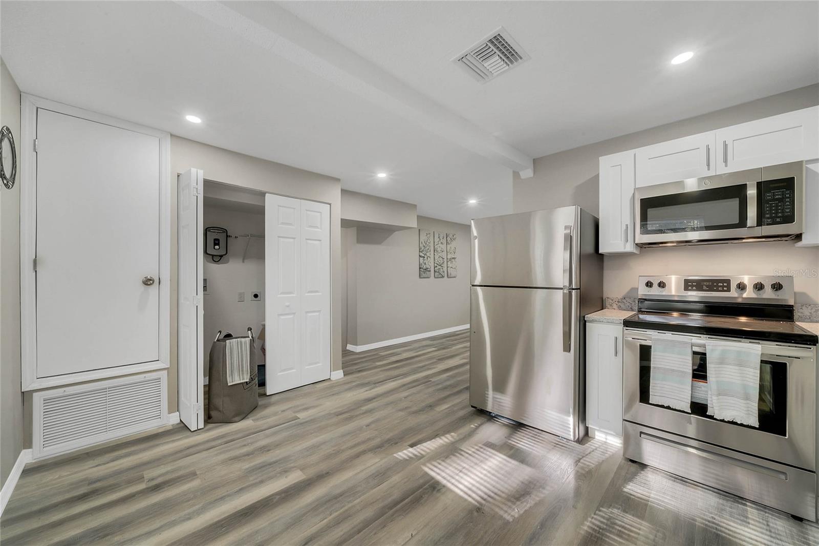 Image 6 of 14 For 1719 3rd Street B