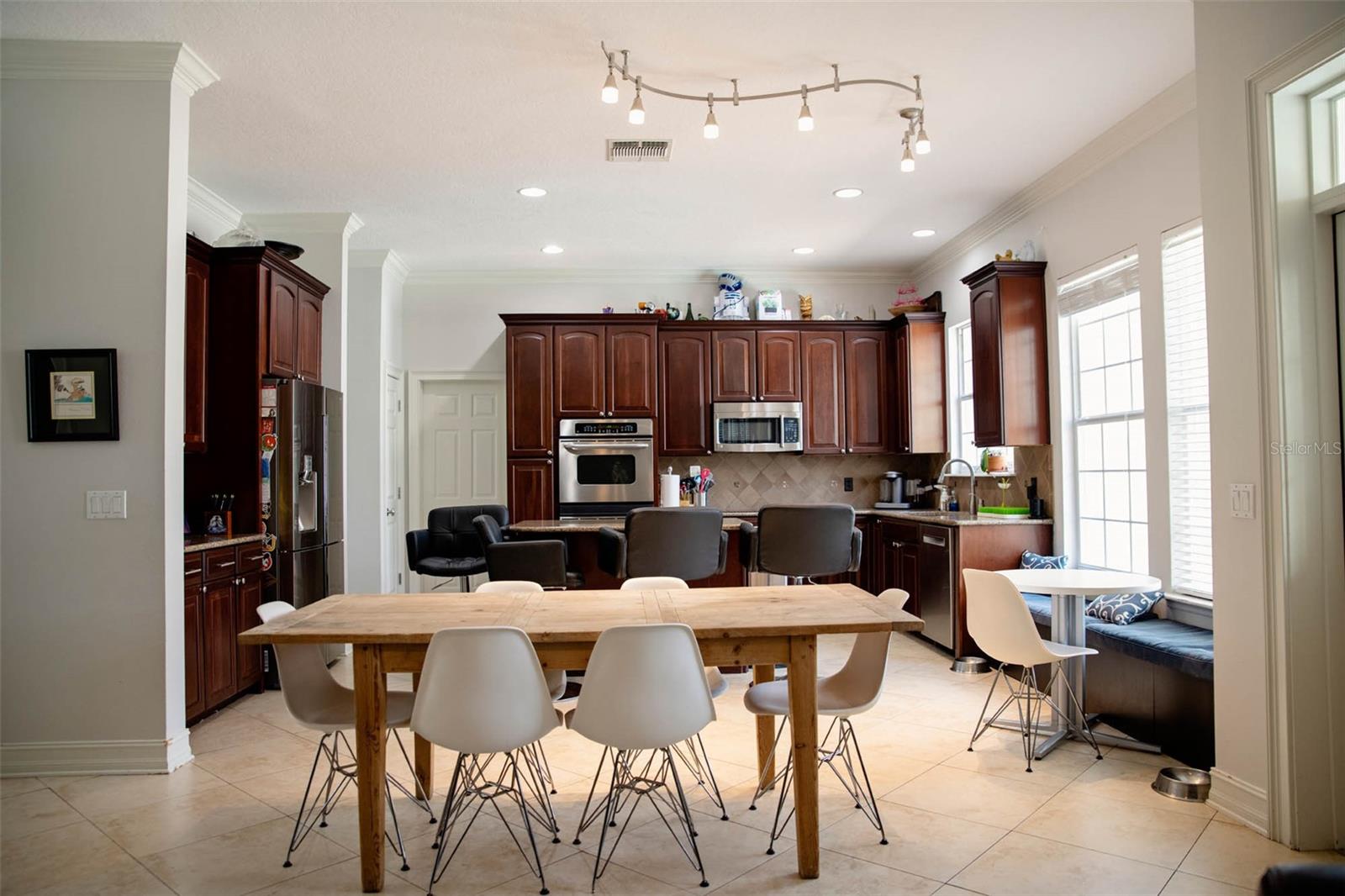 Image 15 of 53 For 411 Sycamore Street