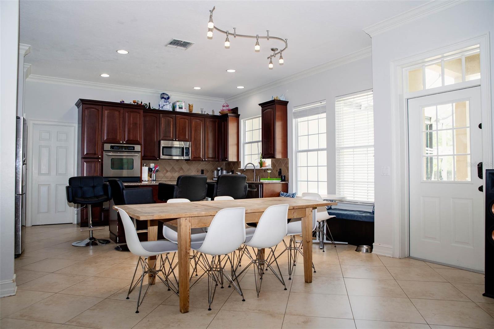 Image 16 of 53 For 411 Sycamore Street