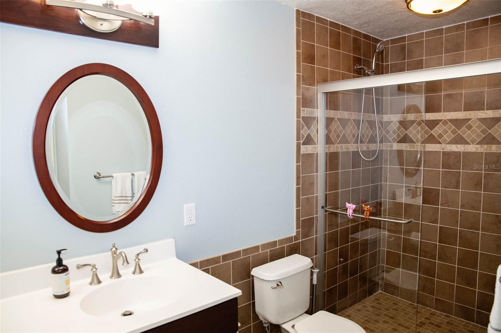 Image 28 of 53 For 411 Sycamore Street